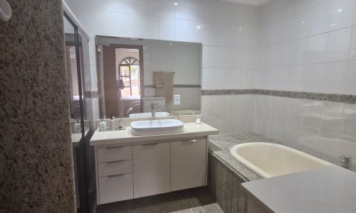 74d94ed2-4bc6-4fbf-b5ac-db256fa8623c.jpg