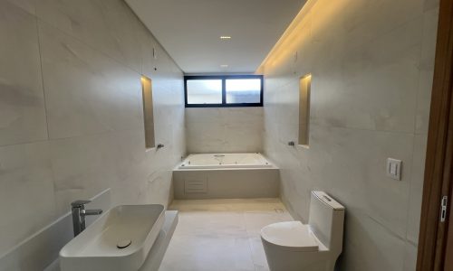 e47b6b59-4a0b-4c61-b29b-61ff21dd3f63.jpg